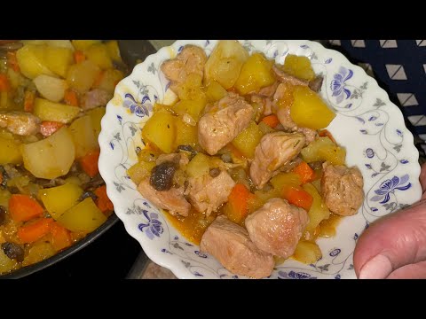 Видео: НЕЖНЫЙ ГУЛЯШ. ГАЛЯ ГОТОВИТ