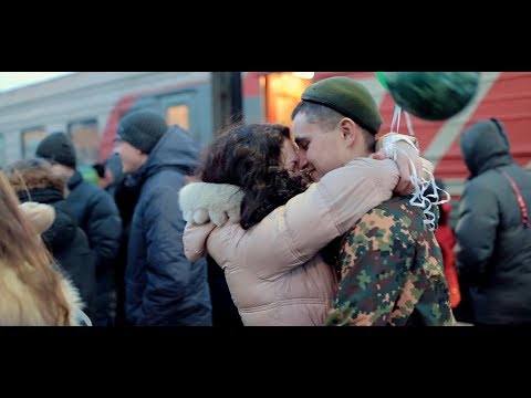 Видео: встреча из армии ДМБ 2015