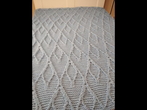 Видео: Плед 10, из пряжи Ализе пуффи файн