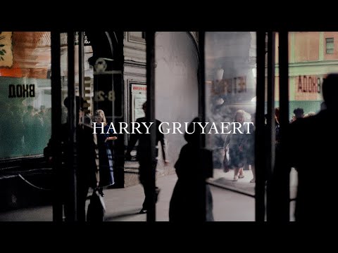 Видео: Фотограф, который привнёс цвет в уличную фотографию | STREET STUDY EP. 01 - HARRY GRUYAERT