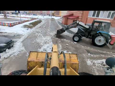 Видео: Чистим дворы. Снег с водой.