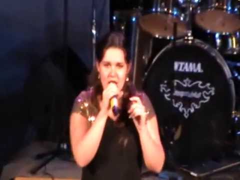 Видео: Дина Гарипова - Там где клен шумит (Dina Garipova - Where a maple is murmuring)