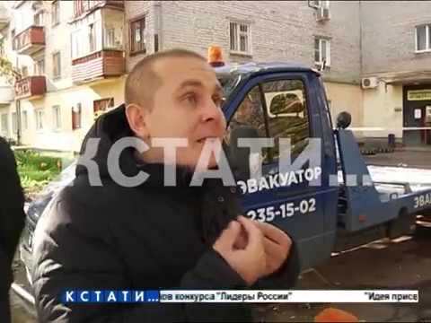 Видео: Судебные приставы попытались угнать автомобиль, пока хозяин был в суде