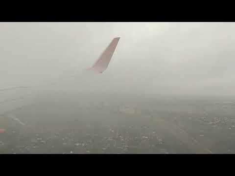 Видео: Boeing 737-800 Посадка в Москве (Шереметьево) при низкой облачности /Landing at Moscow in low clouds