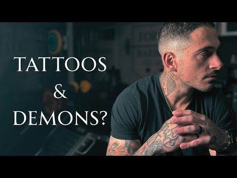 Видео: Мой священник списал мои татуировки.