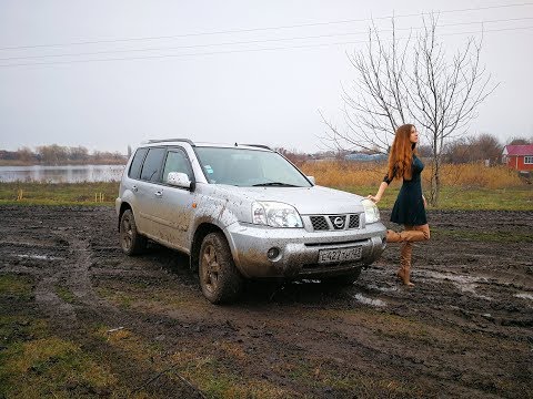 Видео: Nissan x-trail t30 не большой обзор на бездорожье. Девочка на икс трейле объезжает пробки по грязи