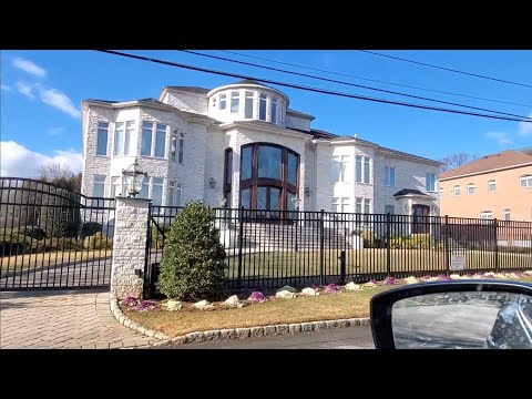 Видео: 🏠$$ Один из Дорогих районов Нью Йорка, Цены и Налоги на Недвижимость Expensive areas in New York