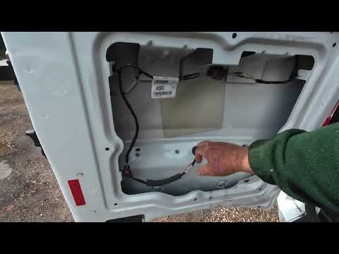 Видео: Установка камеры заднего вида на номерной знак Ford Transit Custom