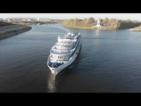 Видео: Пассажирский теплоход Александр Невский на Волге в Волгограде