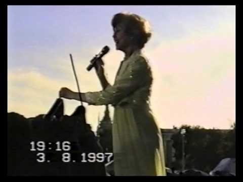 Видео: Эдита Пьеха на Дворцовой площади Санкт-Петербурга. 1997 г., ч.1