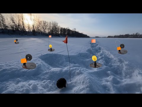 Видео: ОСТАВИЛ ЖЕРЛИЦЫ НА НОЧЬ! Попал на утренний клев щуки! Рыбалка на жерлицы 2024