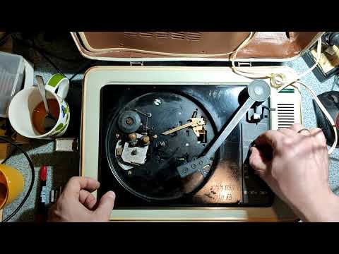 Видео: Электрофон ламповый Юность 301 ретро ЧУМАдан, обзор, профилактика.