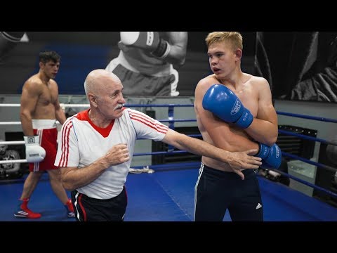 Видео: Боксер не должен стоять в боевой стойке! Постановка активной защиты