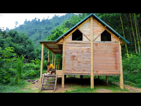 Видео: ПОСТРОИТЬ БРЕВЕНЬ В ШТОРМЕ | Как собрать лестницу и двери для деревянной бытовки - аварийное убежище