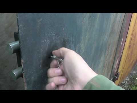 Видео: Замок РИФ-1 установленный на гаражные ворота