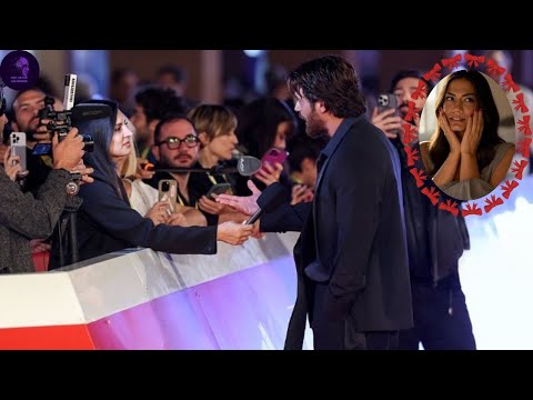 Видео: Джан Яман поспорил на фестивале с журналистами, которые спросили его, почему он расстался с Демет