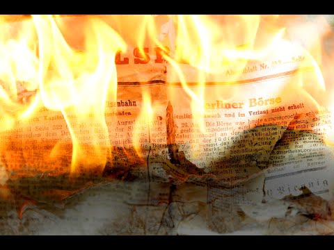 Видео: Как снять старые обои (газеты) со стены. 100% вариант