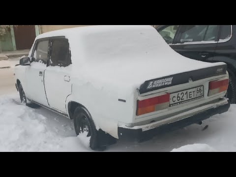 Видео: Запуск ВАЗ 2107 в -25 после сильных морозов. Неделя простоя