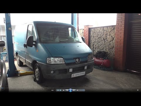 Видео: Замена передней левой шаровой опоры на Peugeot Boxer 2 2,2 дизель Пежо Боксер 2 2002 года