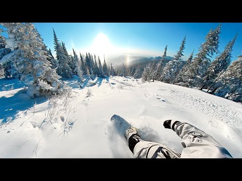 Видео: Фрирайд в Шерегеше ПАУДЕР ДЕНЬ от первого лица - Фрирайд на сноуборде в лесу