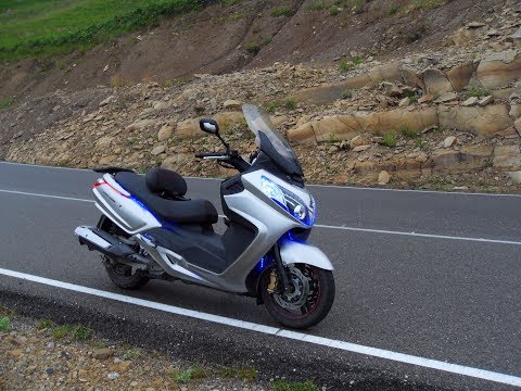 Видео: Музыка на скутер! Maxsym 400 600