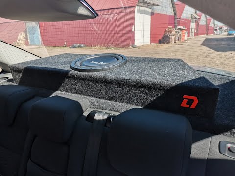 Видео: Флекс от сабвуфера DL Audio Barracuda 10 Flat в полке седана Ford Focus II