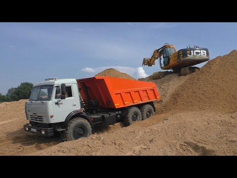 Видео: Погрузка самосвала Камаз 43118 экскаватором JCB JS240LC часть 2