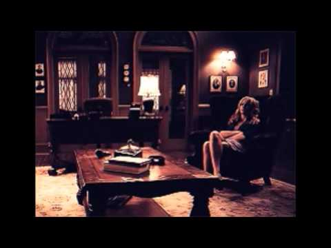 Видео: Клаус и Кэролайн - уходи дверь закрой