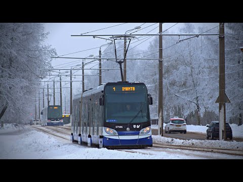 Видео: ТРАМВАЙ В РИГЕ, ЛАТВИИ | Сборник 2022 | Классическая Tatra и современная Škoda | 4K UHD