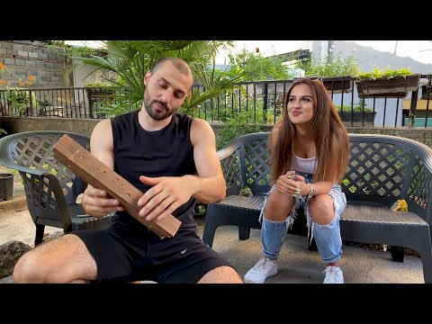 Видео: Која подобро ракува со алат? 😂 *ИСИДОРА МЕ БРКАШЕ СО МОТОРНА ПИЛА*