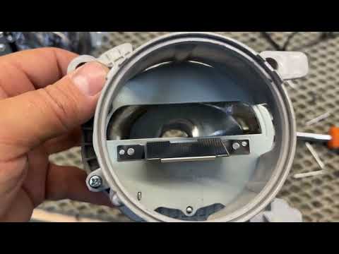 Видео: KIA Sorento 2G замена галогеновых линз на светодиодные MTF NightAssistant MaxBeam