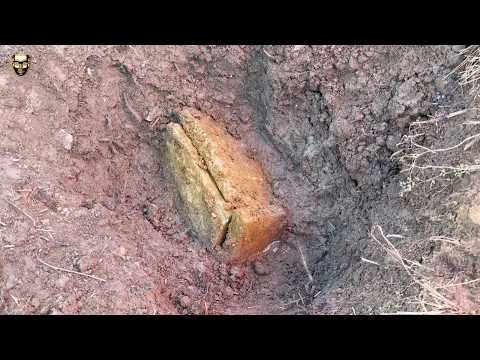 Видео: Я был потрясен, увидев то, что я принял за могилу!