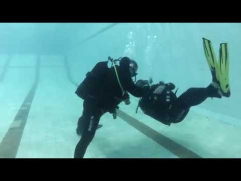 Видео: Упражнение «Контроль плавучести» Курс OWD