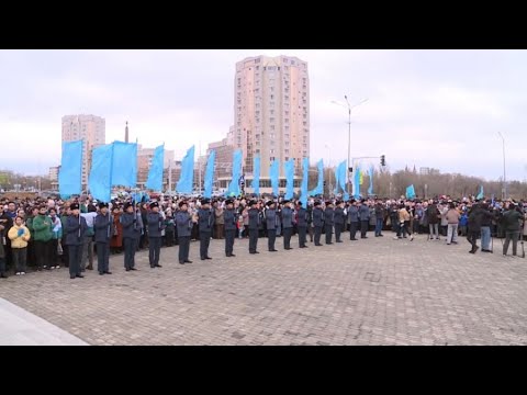 Видео: Три тысячи человек исполнили гимн Казахстана в Караганде