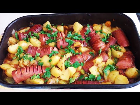 Видео: Картошка тушеная с колбасой в духовке