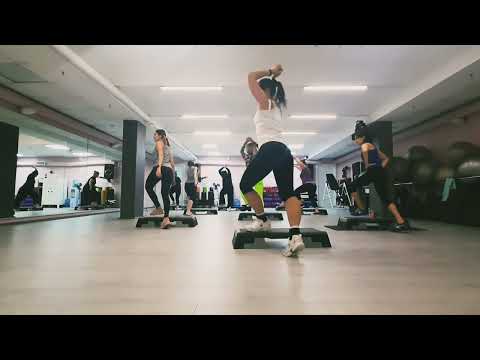 Видео: СТЕП АЭРОБИКА ЦЕЛАЯ ТРЕНИРОВКА / STEP AEROBICS