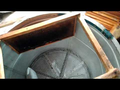 Видео: Что можно сделать из старой медогонки