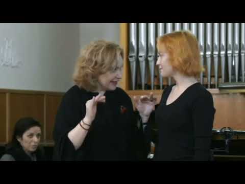 Видео: Умение выравнивать звук на практике одного слова на мастер-классе Екатерины Семенчук.