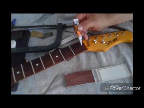 Видео: Stagg M350 Ремонт грифа #4 Латунный порожек