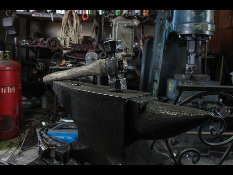 Видео: Каким кузнечным инструментом я пользуюсь?