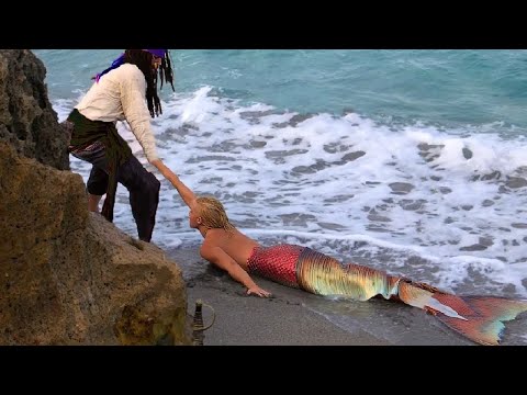 Видео: Он Поймал Настоящую Русалку... Вот Что Было Дальше...