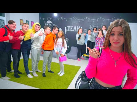 Видео: ВСЕ ВЛЮБИЛИСЬ В МАЖОРКУ!!! ДИАНА ПОМОГЛА НОВЕНЬКОЙ!