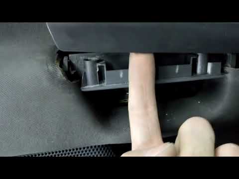 Видео: Как снять обшивку водительской двери Golf 5
