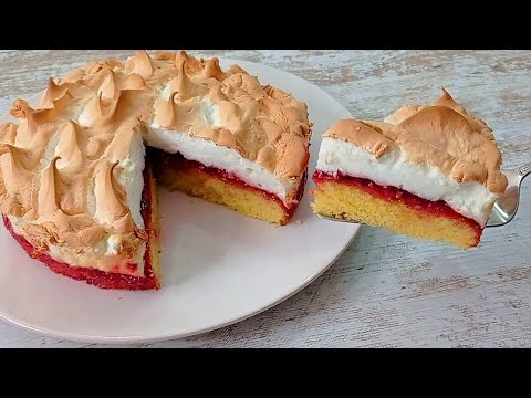 Видео: Быстрый и бюджетный МЕРЕНГОВЫЙ Пирог! ОООЧЕНЬ ВКУСНО и быстро! Тает во рту! Очень нежный и сочный!