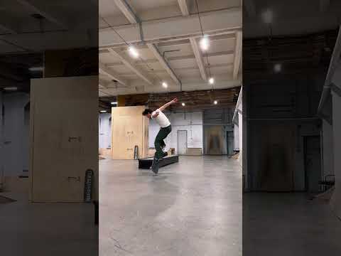 Видео: Холодный сезон открыт🖤 #скейтбординг #skateboarding #скейт #скейтеры #скейтборд #skateboard