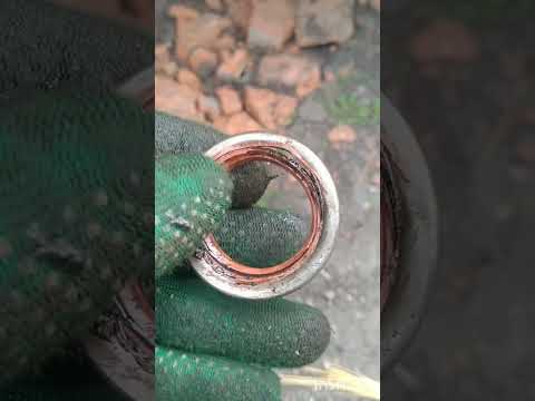 Видео: Замена сальника задней полуоси.