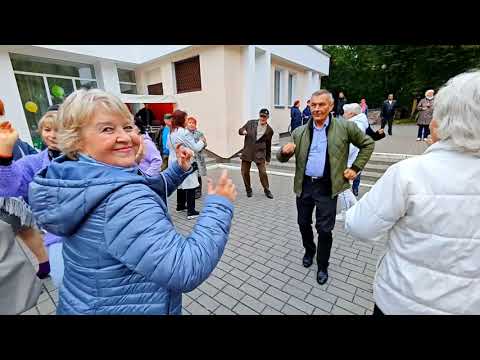 Видео: 5.10.25г... "Ты Лучик Солнца"... ☀️... звучит на Танцполе в Гомельском парке... 