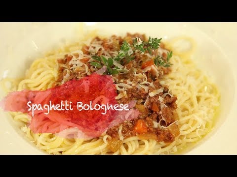 Видео: Спагети Болонезе - рецепта с кайма, домати и вино.