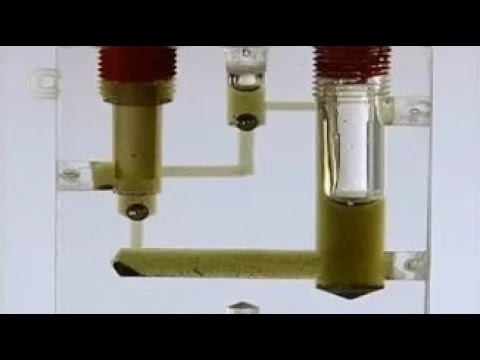 Видео: Опыты по физике. Устройство и действие поршневого насоса
