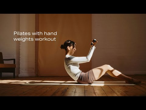 Видео: Программа пилатеса с гантелями | Пилатес Лотти Мерфи